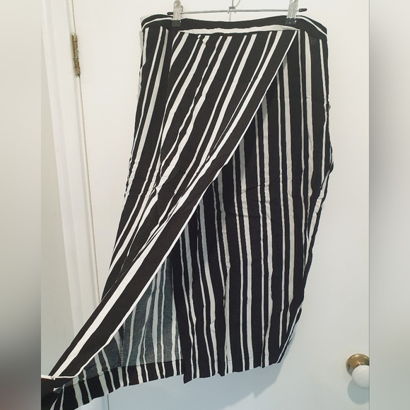 Crossroads size 16 mid-wrap asymmetrical skirt black/white stripes NWT - Picture 2 of 6